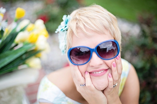 Blonde with sunglasses